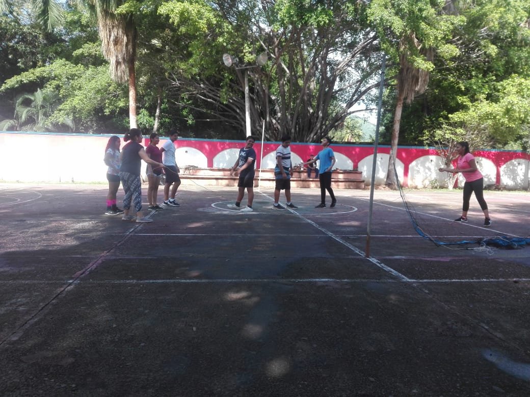 PIDEN REPARAR LUMINARIAS EN CANCHA DE USOS MÚLTIPLES 