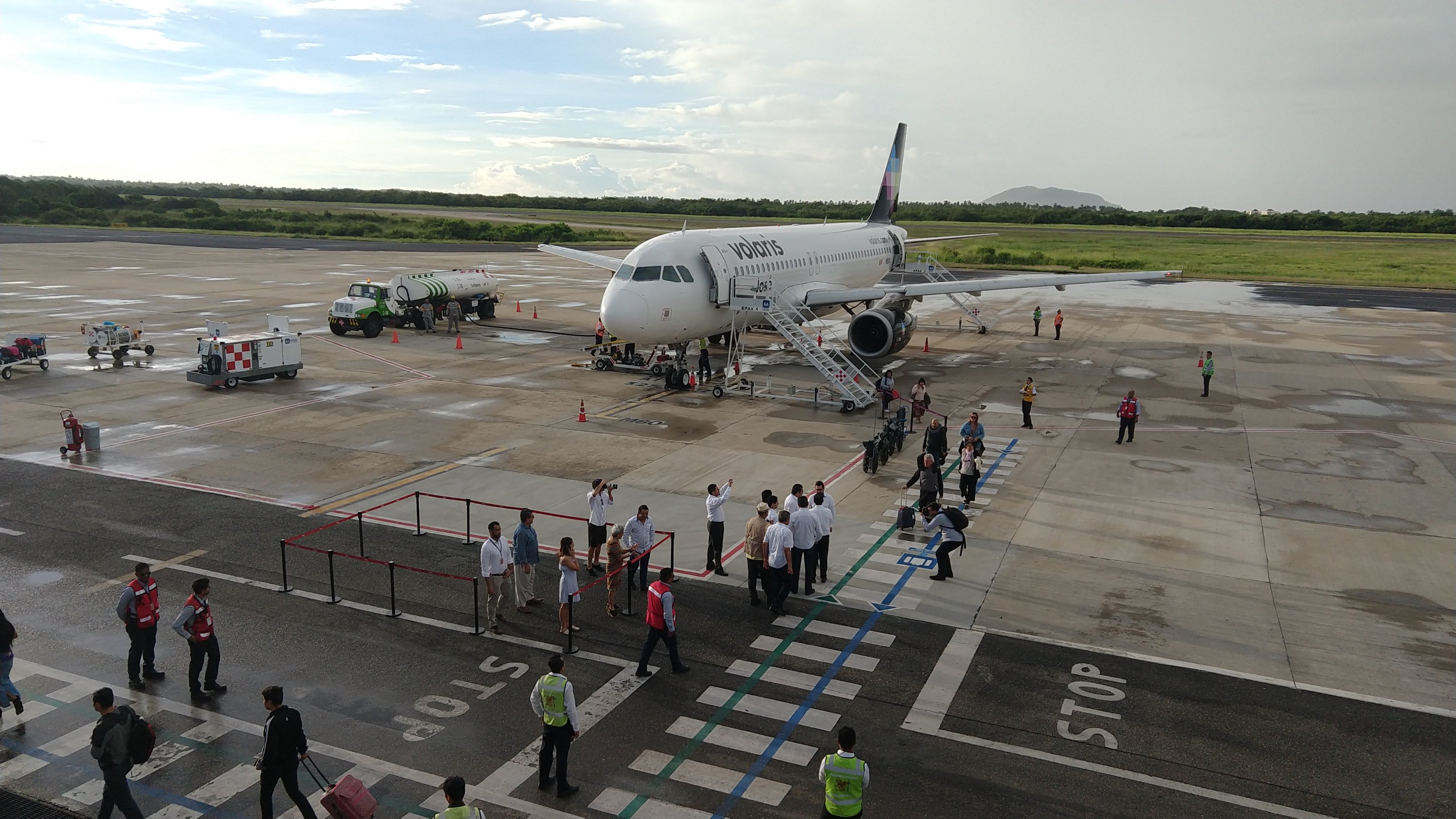 SECTUR Y MUNICIPIO INAUGURAN VUELO TIJUANA-ZIHUATANEJO 