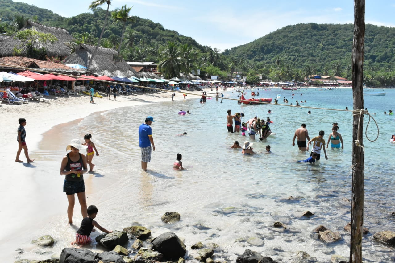 ARRIBAN MILES DE VISITANTES A LOS DESTINOS DE GUERRERO EN EL DÍA DE MUERTOS