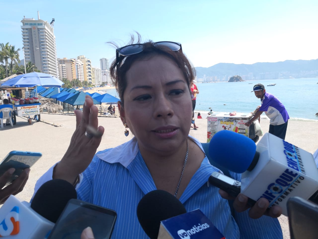 POR FALTA DE PAGO, PROTESTAN TRABAJADORES DEL HOSPITAL DONATO EN ACAPULCO