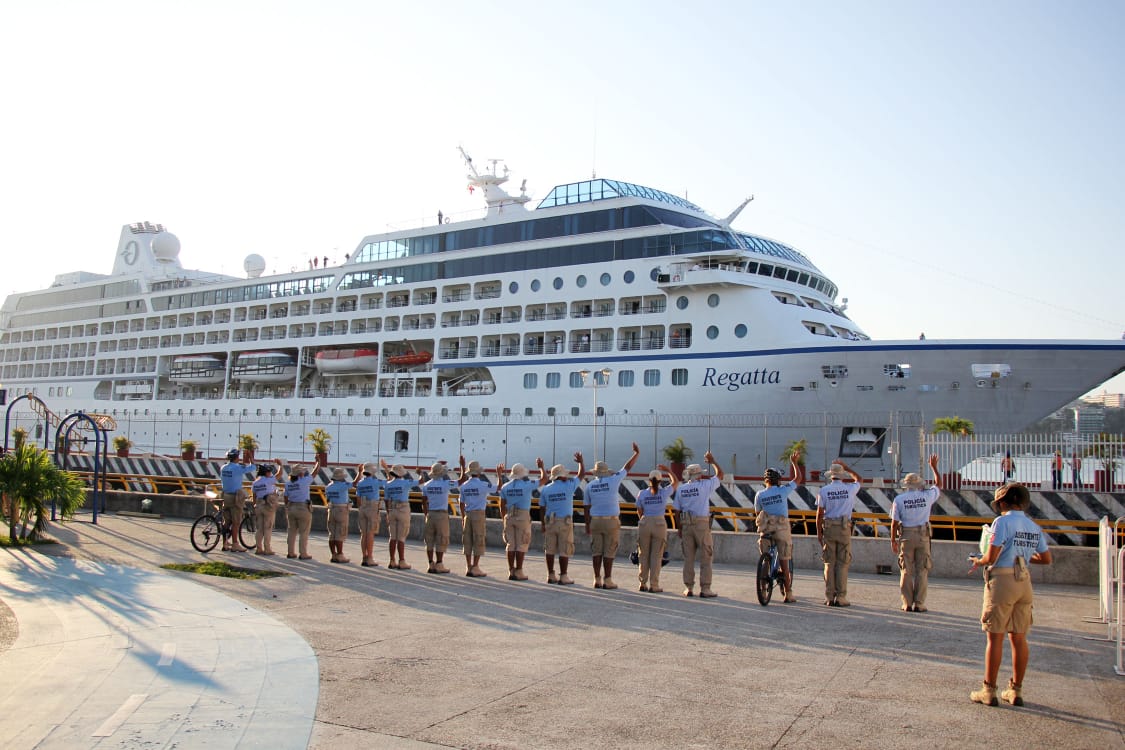 LLEGADA DE CRUCEROS BENÉFICA PARA ACAPULCO: TURISTEROS