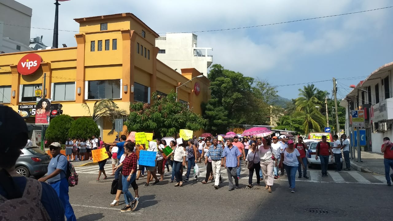 CETEG BLOQUEA POR UNA HORA COSTERA MIGUEL ALEMÁN