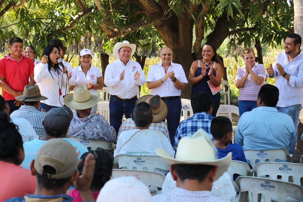 ACOMPAÑA AÑORVE A LÍDER DE LA CNC EDEL CHONA A ENTREGA DE PROYECTOS PRODUCTIVOS Y LE RECONOCE SU CAPACIDAD DE GESTIÓN