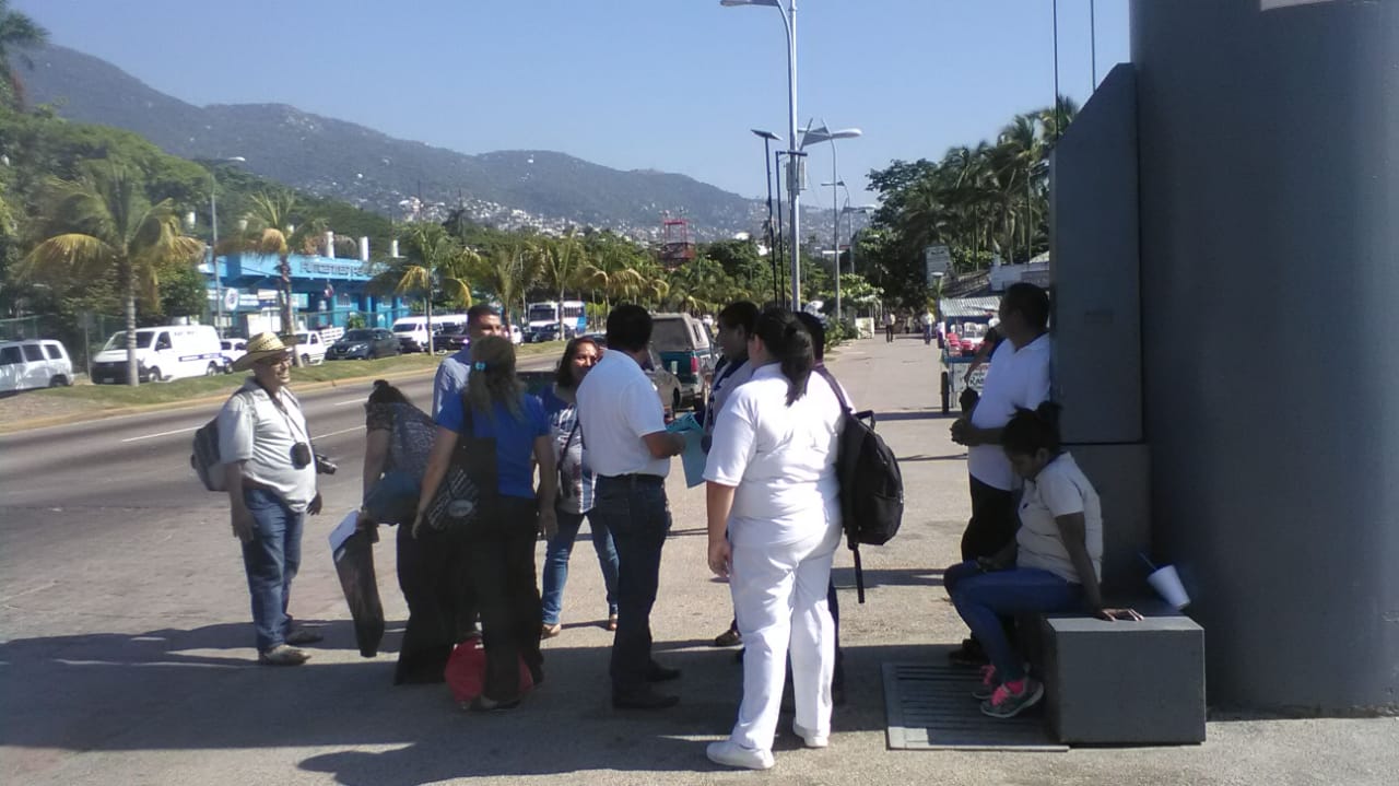 PROTESTAN TRABAJADORES DE SALUD EXIGEN FRENAR ACOSO FÍSICO, SEXUAL Y LABORAL DE DIRECTIVOS DEL QUEMADO