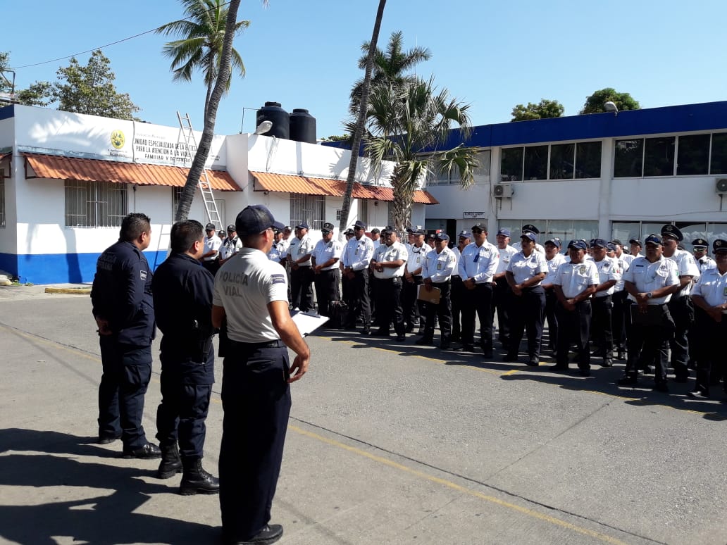 POLICÍAS DE ACAPULCO YA ESTÁN ARMADOS