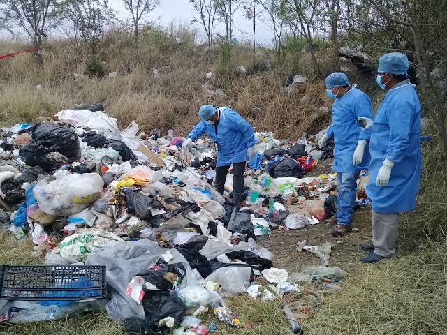 7 CAMIONETAS DETENIDAS POR TIRAR BASURA EN  LUGARES PROHIBIDOS