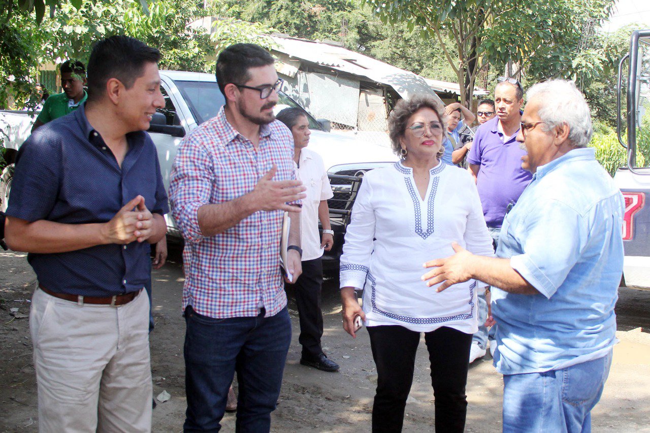 ENTREGA ADELA ROMÁN CATÁLOGO DE PROYECTOS URBANOS DE ACAPULCO A GOBIERNO FEDERAL ELECTO