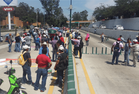 CETEG BLOQUEA AUTOPISTA DEL SOL EN CHILPANCINGO