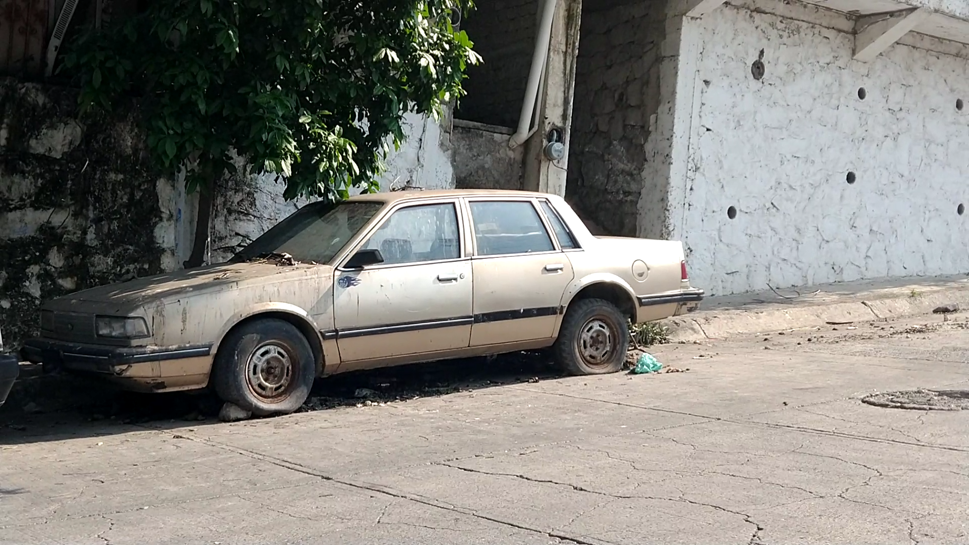 AUTOS CHATARRA PROBLEMA SERIO EN EL MUNICIPIO 