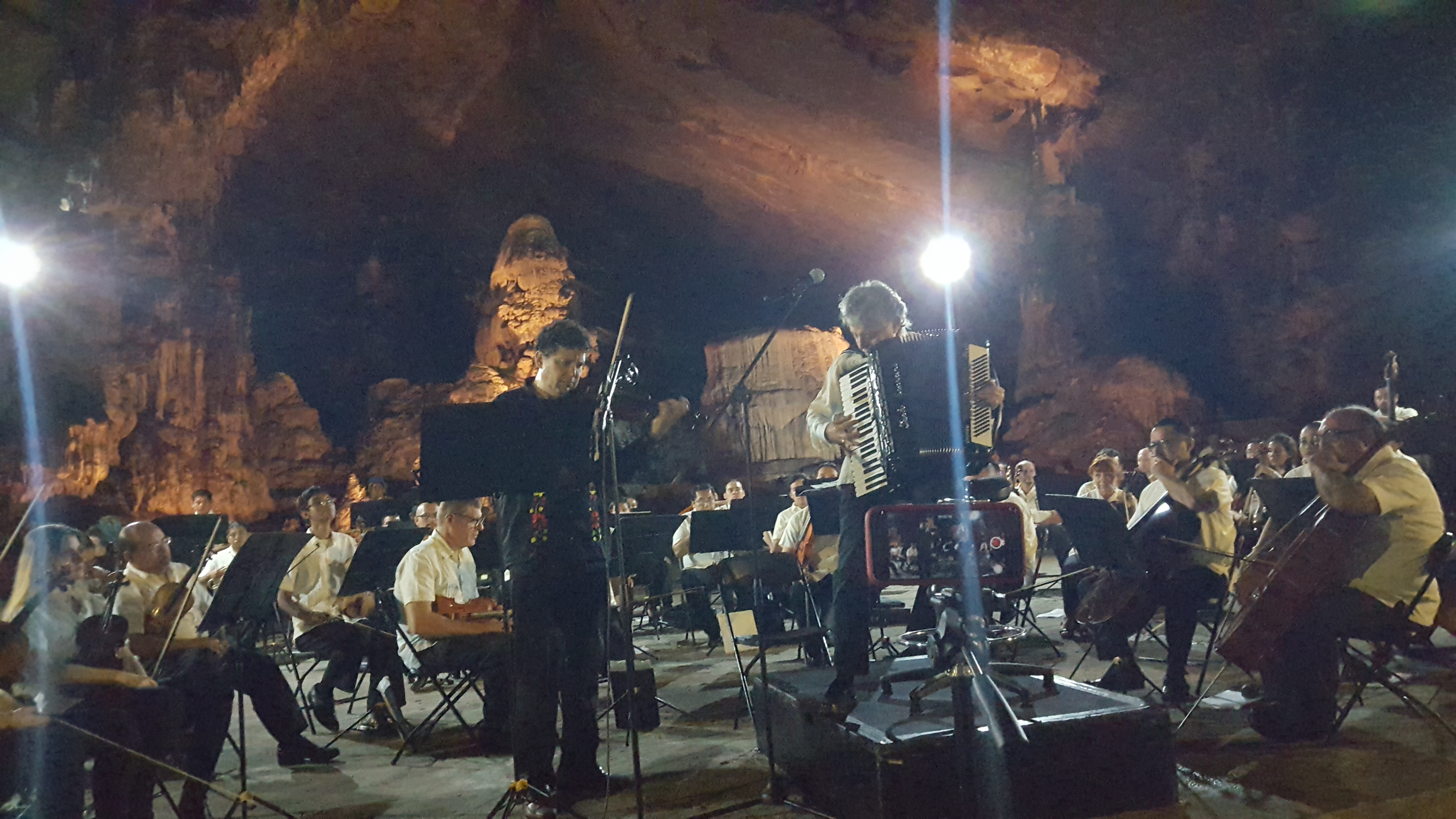 CONCLUYE EN GRUTAS DE CACAHUAMILPA FERIA 81 DE PLATA EN TAXCO