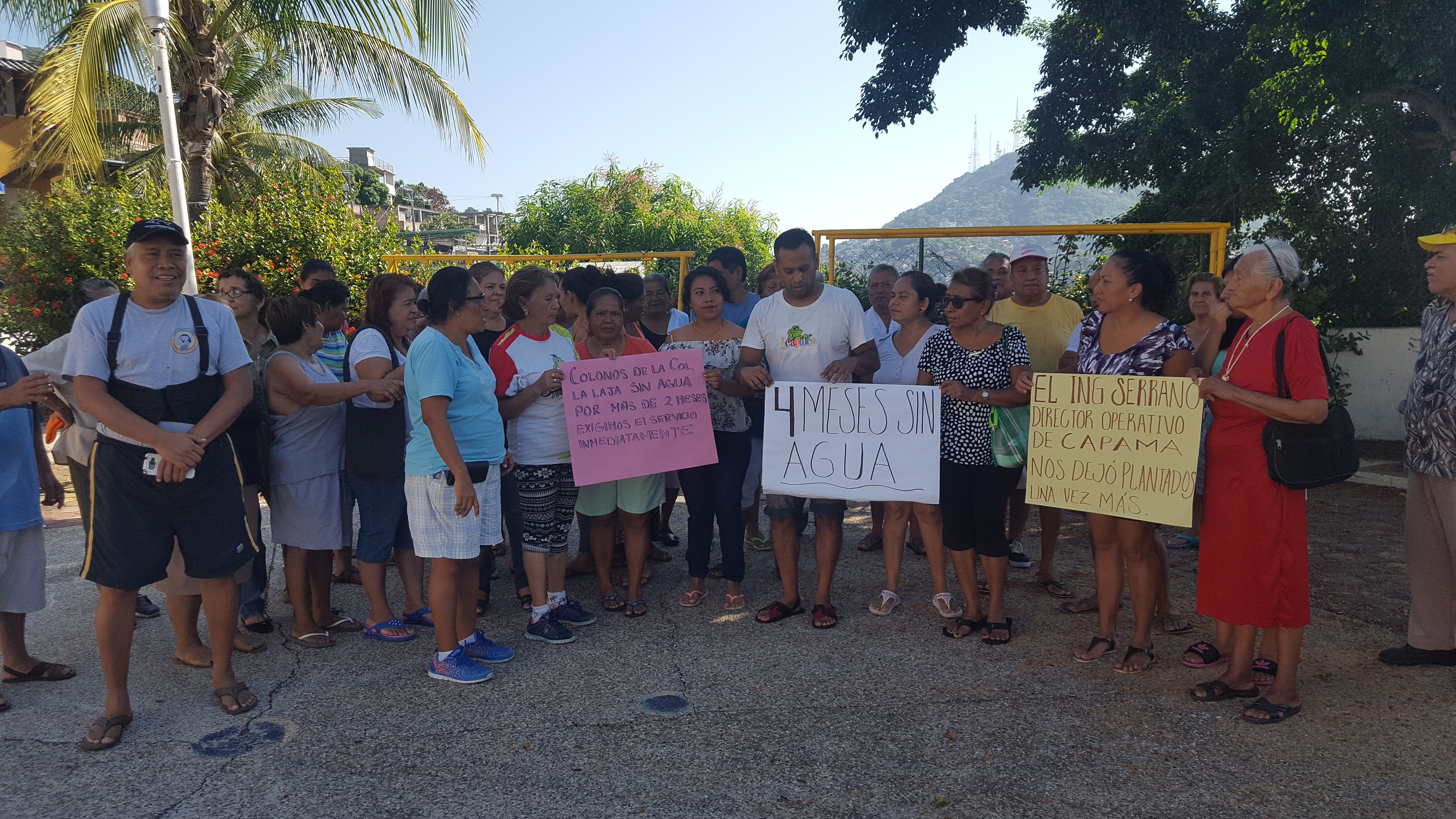 PROTESTAN COLONOS DE LA LAJA POR FALTA DE AGUA DESDE HACE 4 MESES