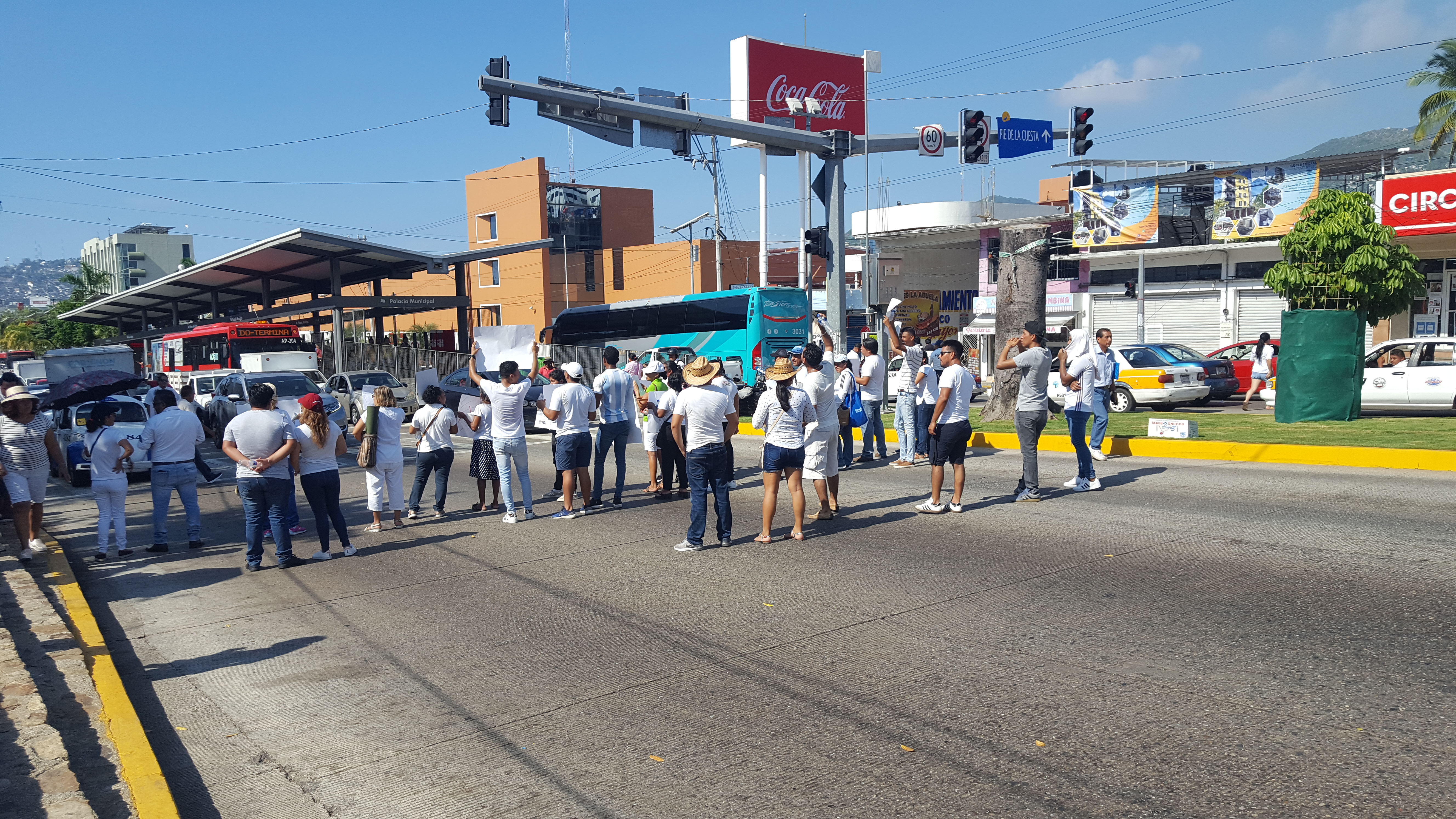 FAMILIARES DE DESAPARECIDO BLOQUEAN LA CUAUHTÉMOC Y EXIGEN A AUTORIDADES AVANCES