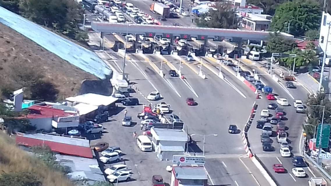 MILES DE TURISTAS LLEGAN A GUERRERO