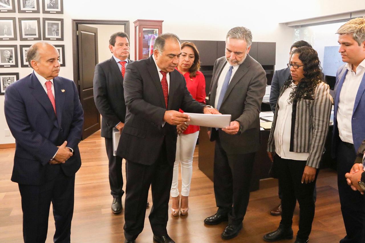 ENTREGA  ASTUDILLO EN CONGRESO DE LA UNIÓN  PROPUESTA DE OBRAS PRIORITARIAS PARA GUERRERO