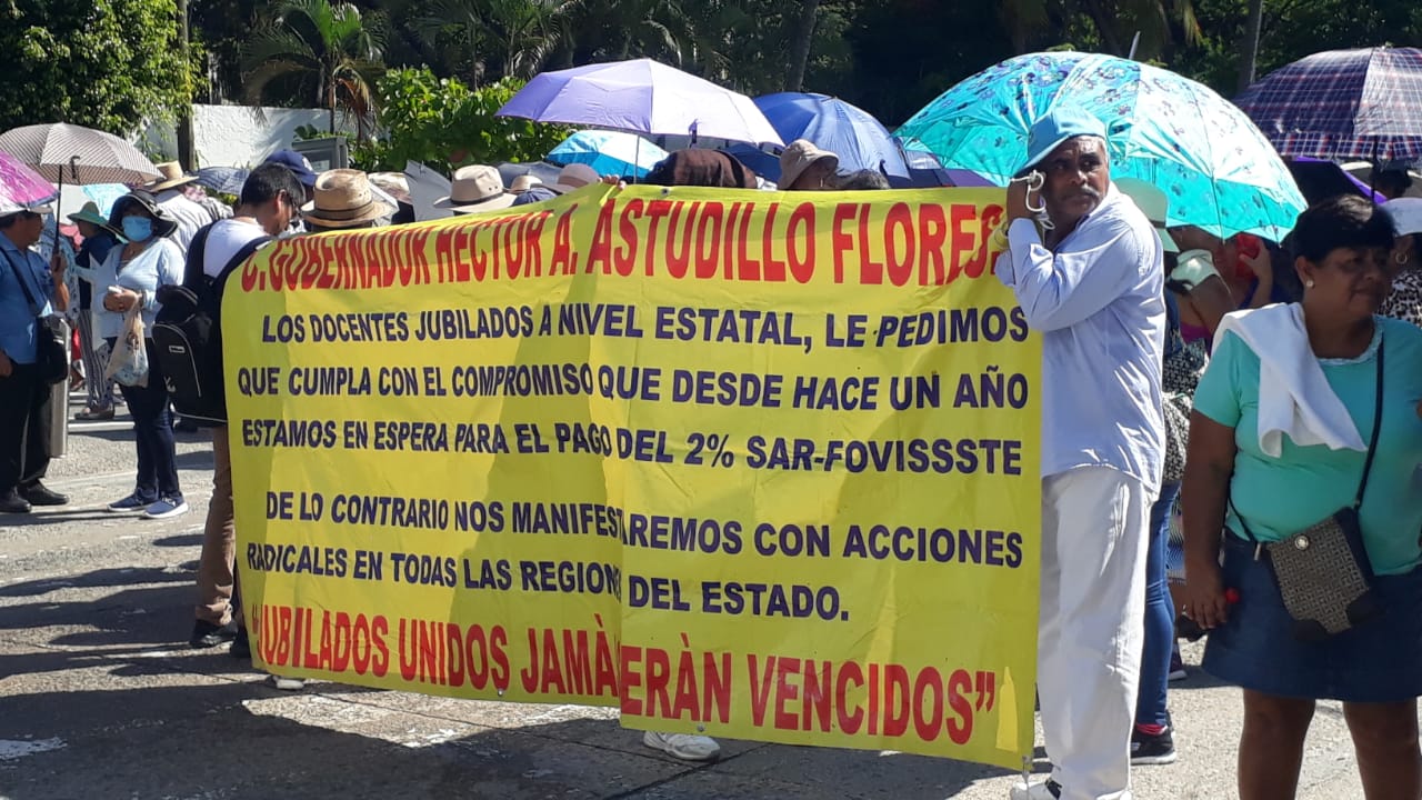 PROTESTA DE JUBILADOS OCASIONA CAOS VIAL EN COSTERA 