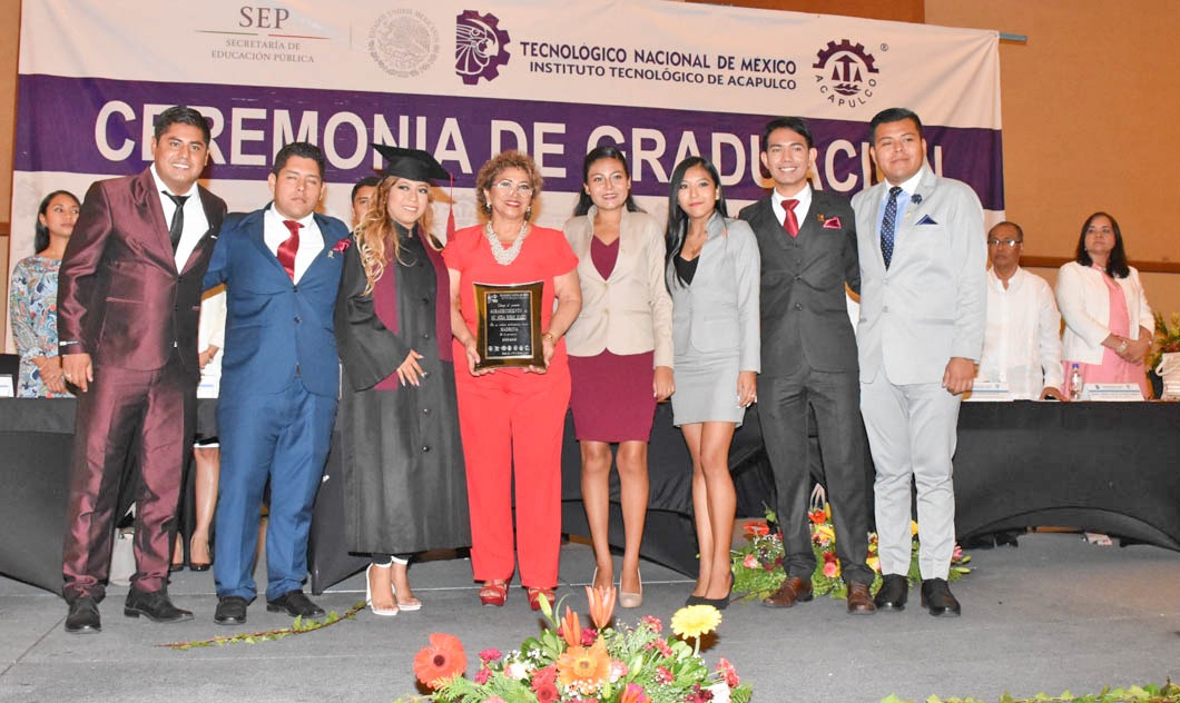 APADRINA ADELA ROMÁN GENERACIÓN DEL INSTITUTO TECNOLÓGICO DE ACAPULCO