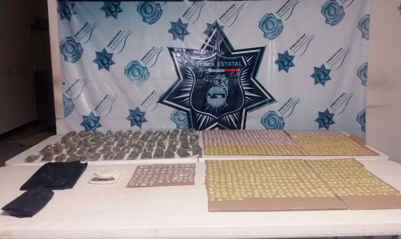 ASEGURAN POLICÍAS ESTATALES EN ZIHUATANEJO DOSIS DE CRISTAL, PIEDRA  Y   MARIHUANA