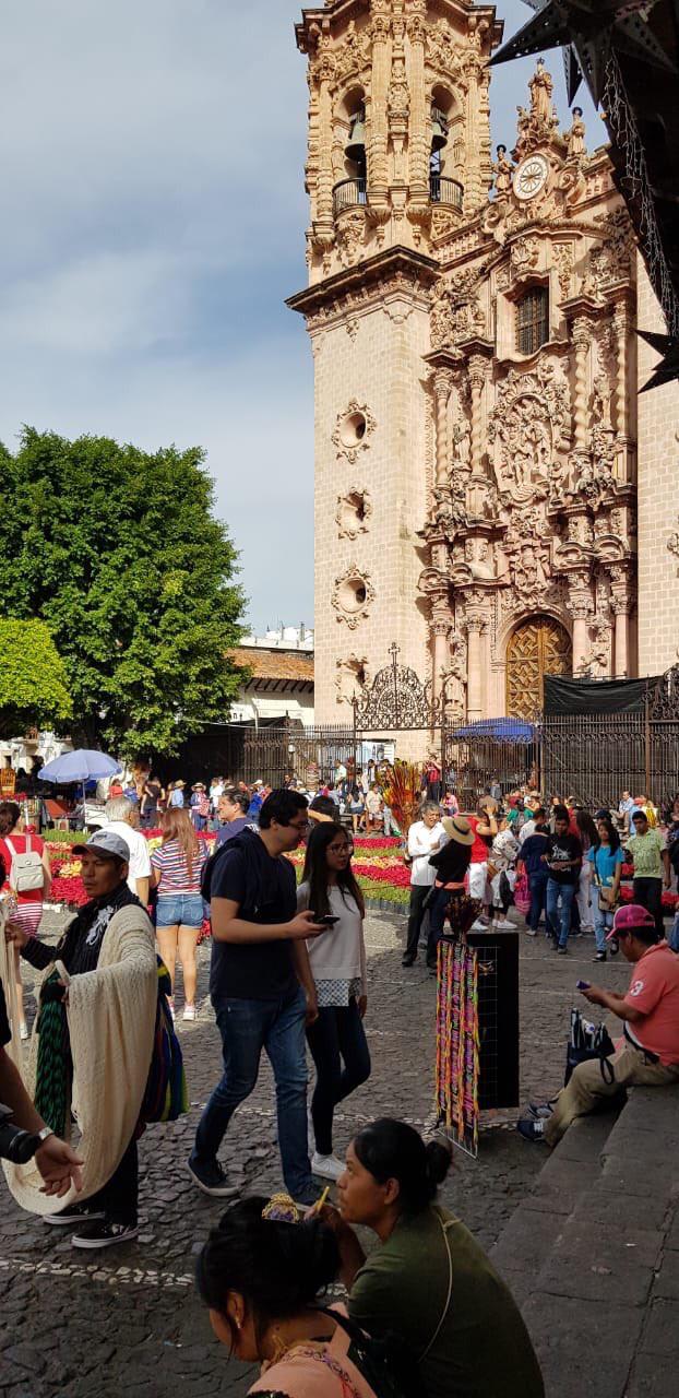 TURISTAS ARRIBAN A GUERRERO A PASAR FIN DE AÑO