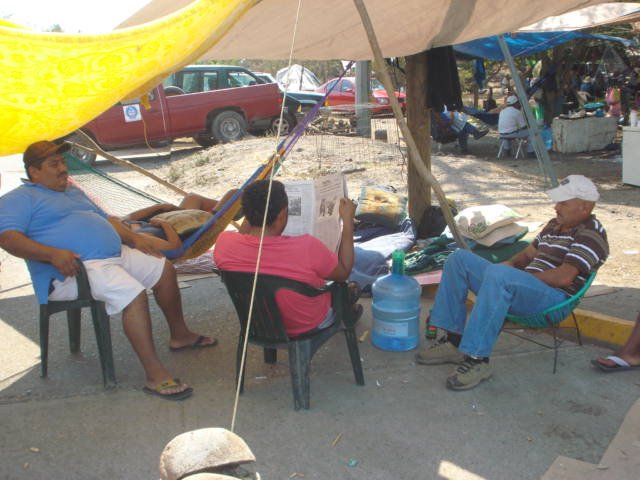 CAMPESINOS TOMAN ACCESO A TERMOELÉCTRICA DE PETACALCO