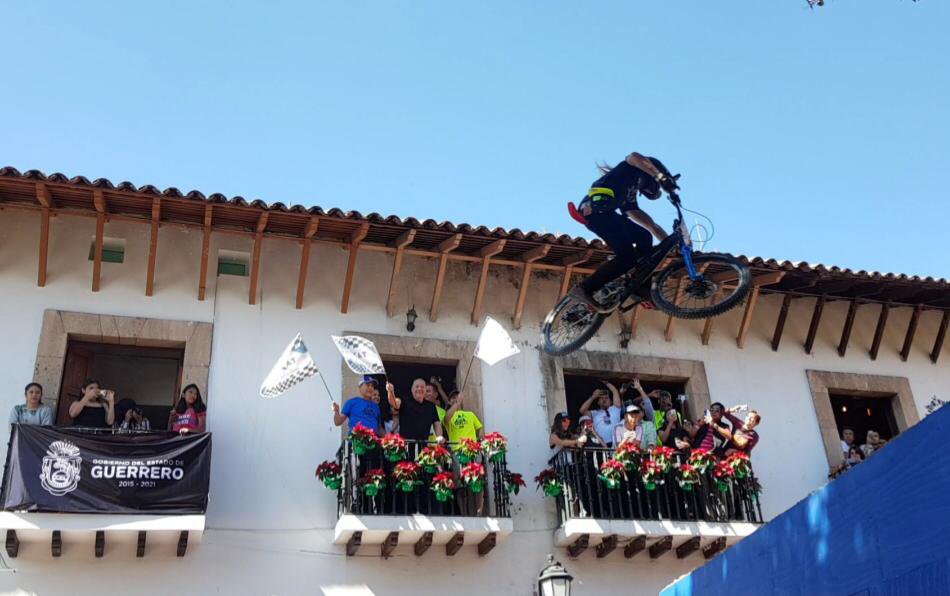 GUERRERO PREPARADO PARA RECIBIR A VISITANTES