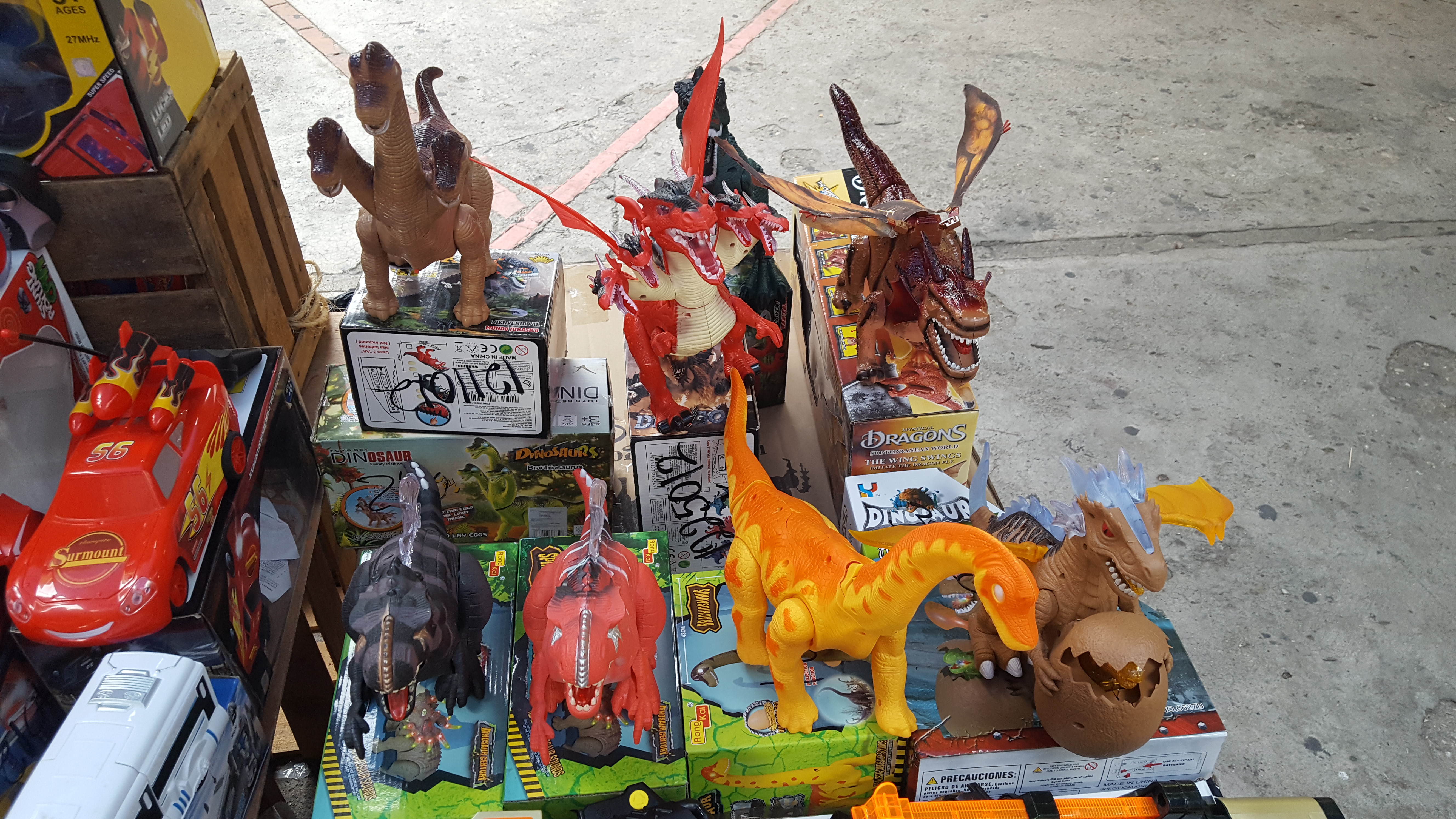 DINOSAURIOS Y MUÑECAS LO MÁS VENDIDO EN DÍA DE REYES