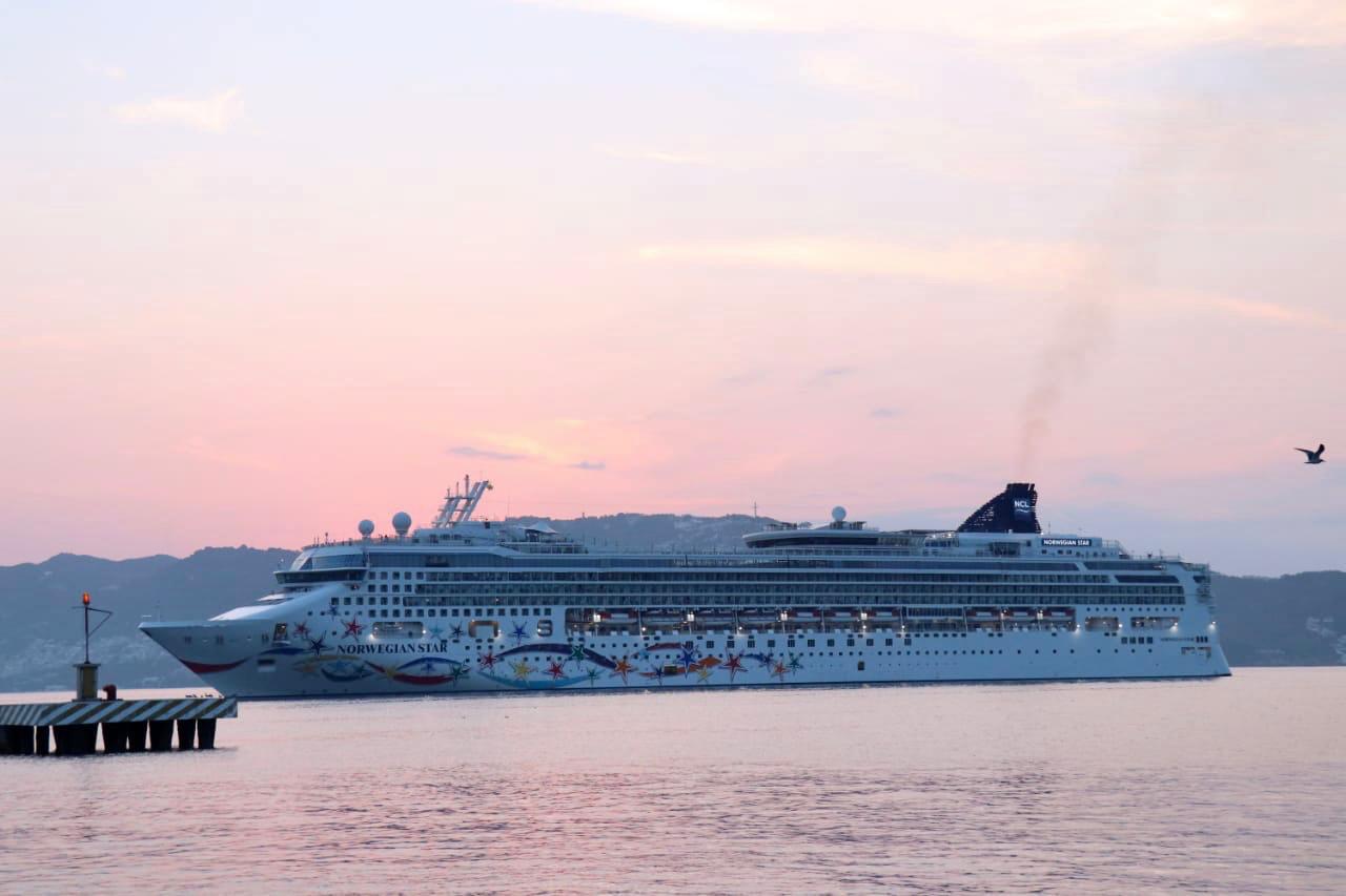 ARRIBA CRUCERO AL PUERTO DE ACAPULCO CON 3 MIL VISITANTES