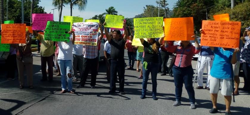 CONCESIONARIOS DEL ACABÚS BLOQUEAN BULEVARD DE LAS NACIONES