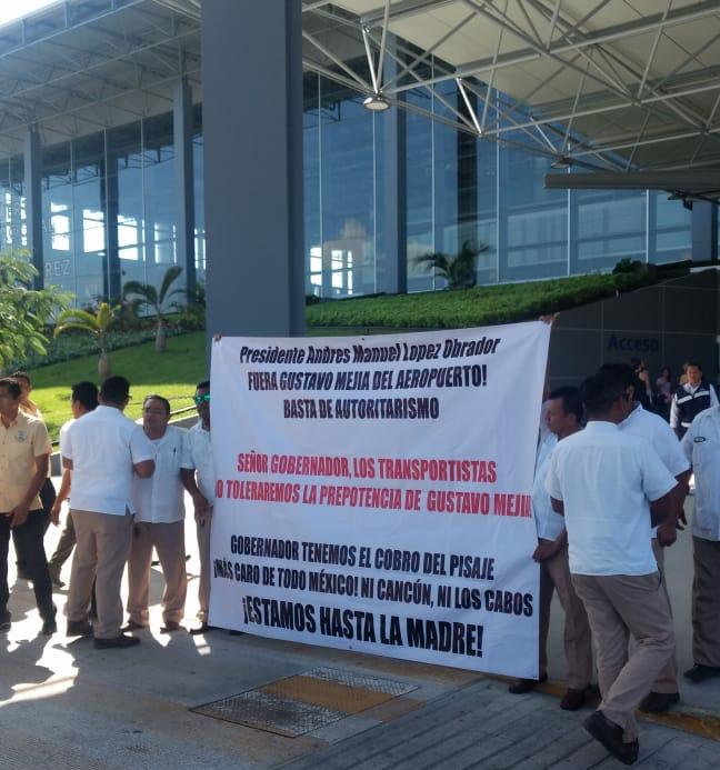 TAXISTAS DE LA ZONA DIAMANTE EXIGEN SALIDA DE ADMINISTRADOR DEL AEROPUERTO