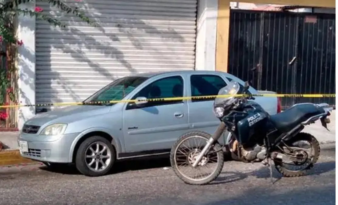 DEJAN TRES CUERPOS EN UN CARRO EN LA COLONIA PROGRESO    