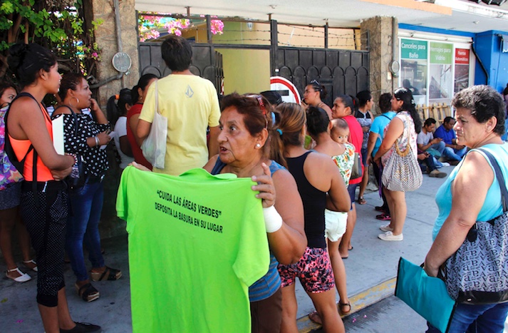 TRABAJADORES DE VÍA PÚBLICA TOMAN OFICINAS POR DESPIDO DE CUATRO COMPAÑEROS