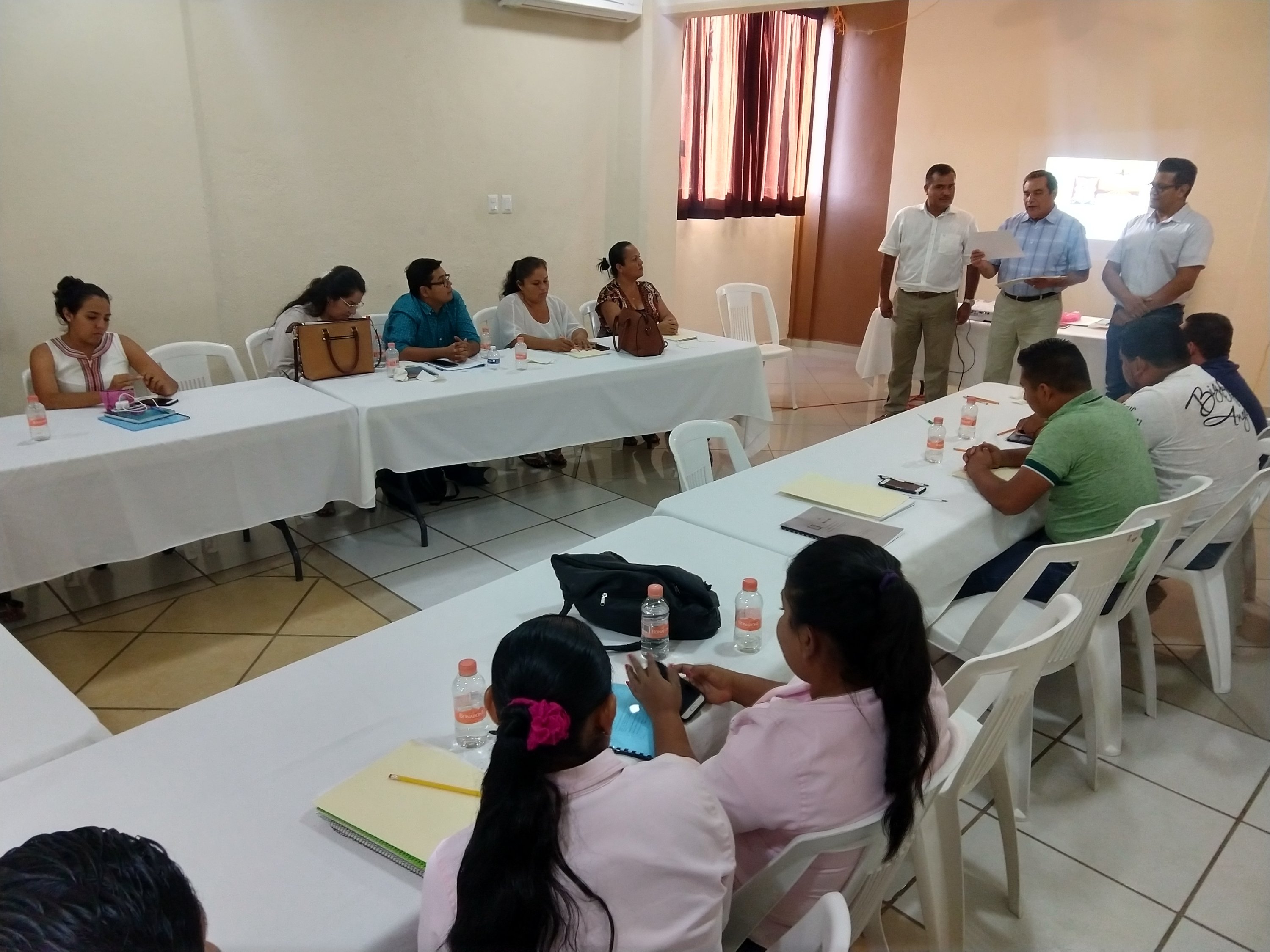 HOTELEROS RECIBEN CAPACITACIÓN CON RECURSOS PROPIOS HOTELEROS RECIBEN CAPACITACIÓN CON RECURSOS PROPIOS