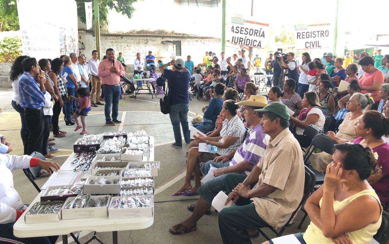 SERVICIOS GRATIS LLEVA A LA MÁQUINA REGIDOR DEL PRI SERVICIOS GRATIS LLEVA A LA MÁQUINA REGIDOR DEL PRI