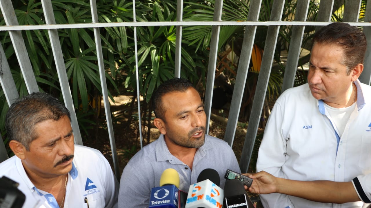 GASEROS PIDEN A ADELA LOS DEJE TRABAJAR MIENTRAS REÚNEN PERMISOS GASEROS PIDEN A ADELA LOS DEJE TRABAJAR MIENTRAS REÚNEN PERMISOS