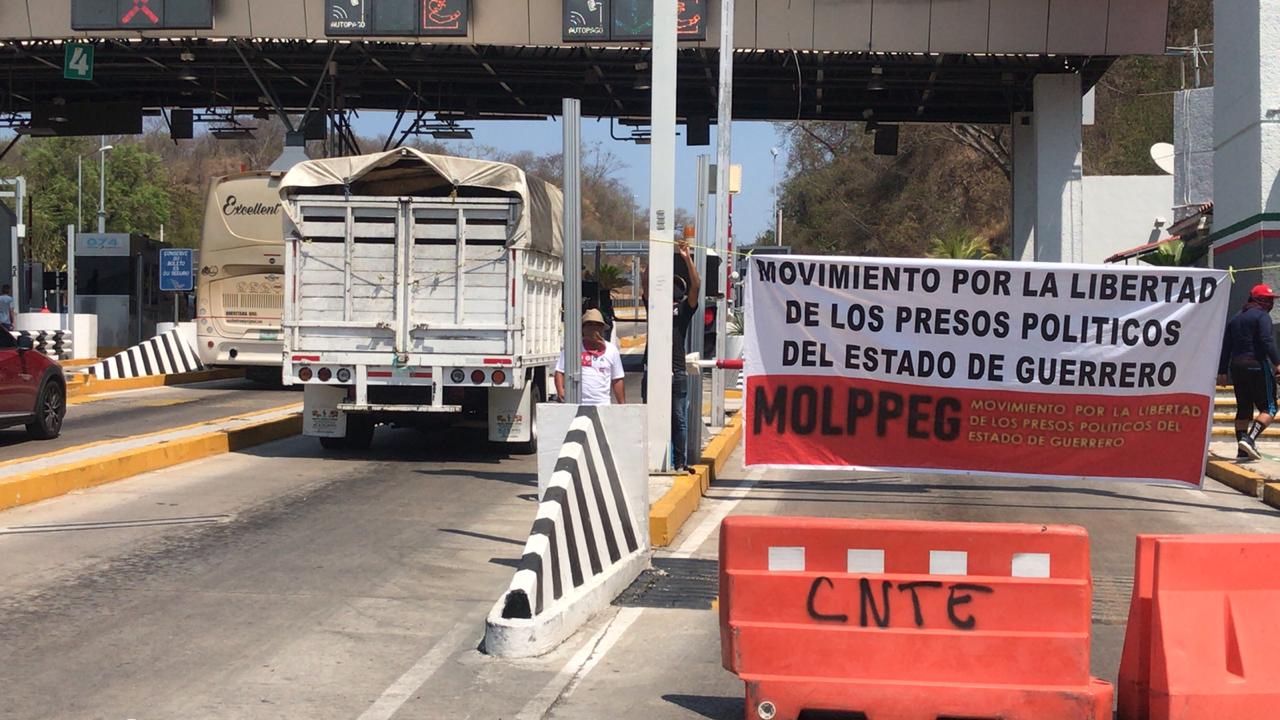 TOMAN LA CASETA DE LA VENTA PARA EXIGIR REDUCCIÓN DE FIANZA DE LUCHADORES SOCIALES TOMAN LA CASETA DE LA VENTA PARA EXIGIR REDUCCIÓN DE FIANZA DE LUCHADORES SOCIALES