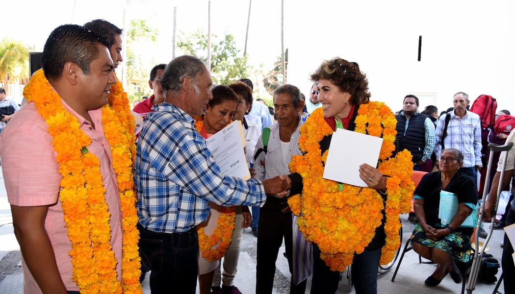 PRESIDENTA DEL DIF ENTREGA MÁS DE 1 MDP EN EQUIPO PRESIDENTA DEL DIF ENTREGA MÁS DE 1 MDP EN EQUIPO