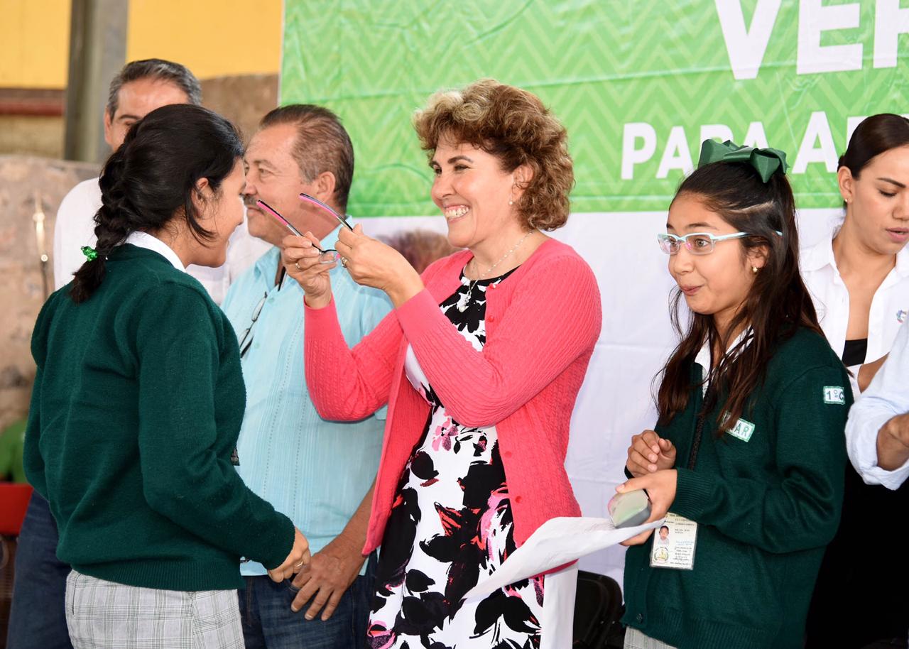 PRESIDENTA DEL DIF PROMUEVE VALORES EN JÓVENES DE GUERRERO