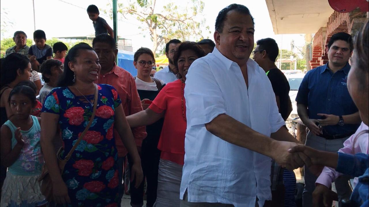 WALTON SE REUNIÓ CON POBLADORES DE COYUCA WALTON SE REUNIÓ CON POBLADORES DE COYUCA