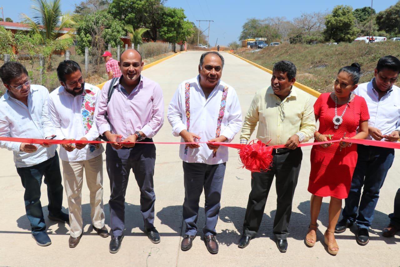 ASTUDILLO INAUGURA OBRAS EN LA COSTA CHICA