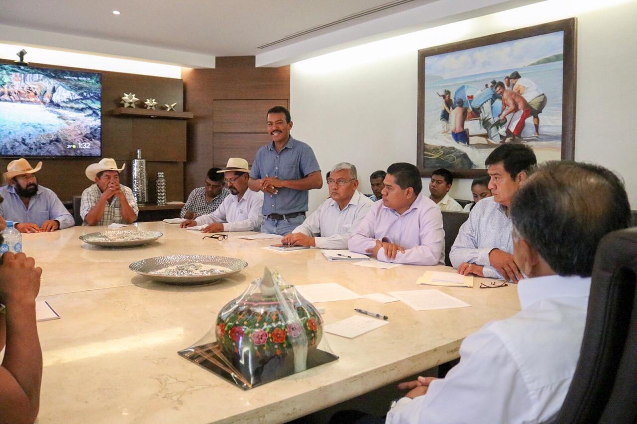GOBERNADOR SE REUNE CON PROMOTORES DE CUATRO MUNICIPIOS GOBERNADOR SE REUNE CON PROMOTORES DE CUATRO MUNICIPIOS