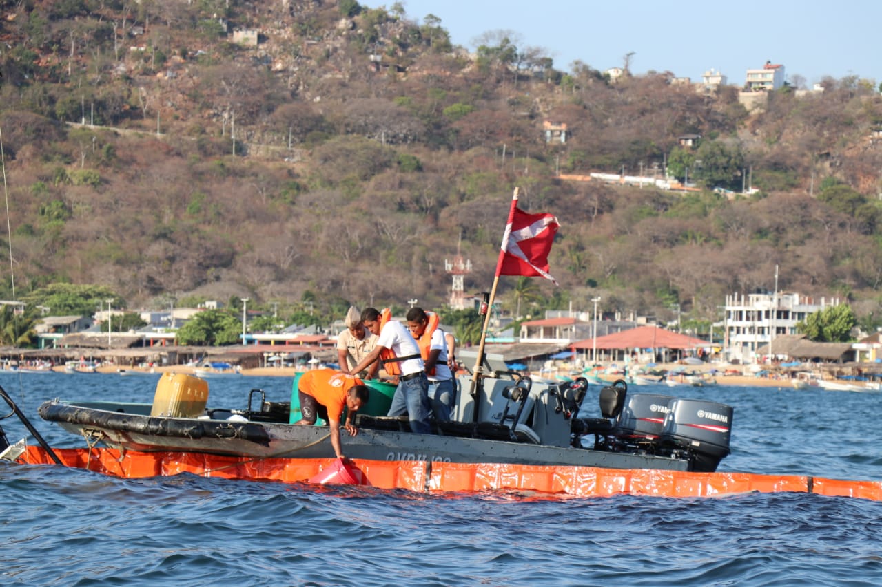 AVANZAN LABORES DE LIMPIEZA DE COMBUSTIBLE EN PUERTO MARQUÉS