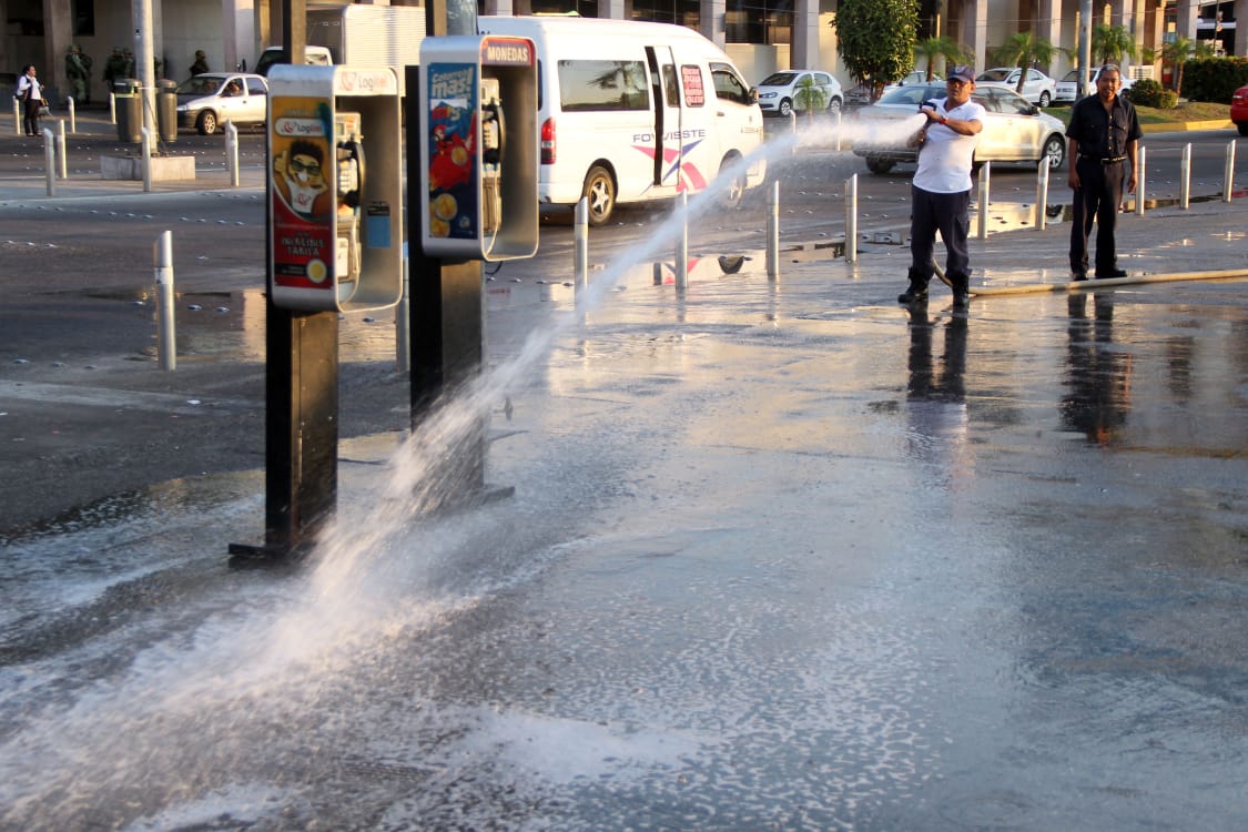 RECUPERA VÍA PÚBLICA 200 METROS DEL MALECÓN RECUPERA VÍA PÚBLICA 200 METROS DEL MALECÓN