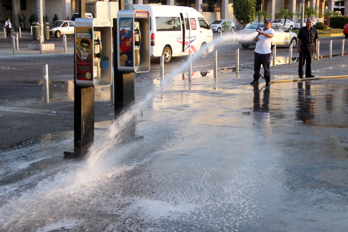 RECUPERA VÍA PÚBLICA 200 METROS DEL MALECÓN