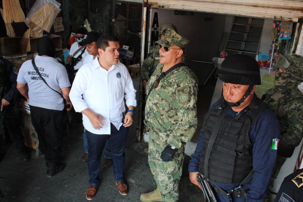 DETIENEN A DOS EXTRANJEROS EN OPERATIVO EN MERCADO CENTRAL DETIENEN A DOS EXTRANJEROS EN OPERATIVO EN MERCADO CENTRAL