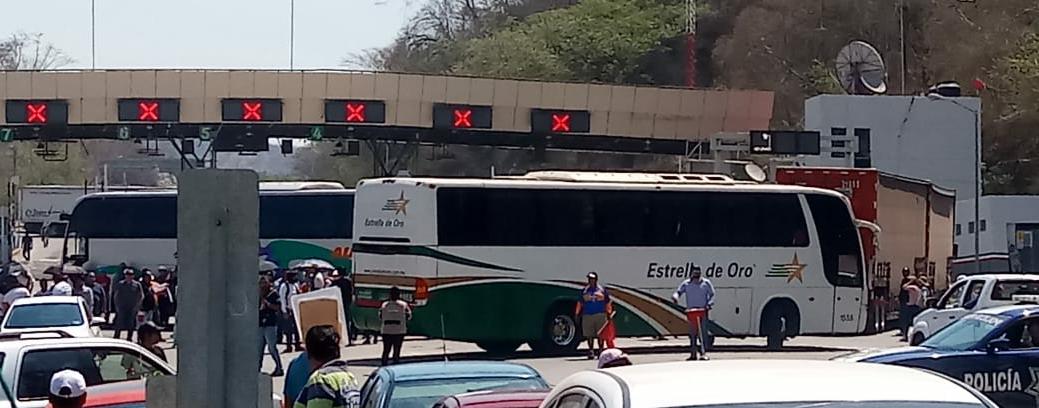 CETEG BLOQUEA AUTOPISTA Y VANDALIZA OFICINAS ADMINISTRATIVAS DEL GOBIERNO EN ACAPULCO CETEG BLOQUEA AUTOPISTA Y VANDALIZA OFICINAS ADMINISTRATIVAS DEL GOBIERNO EN ACAPULCO