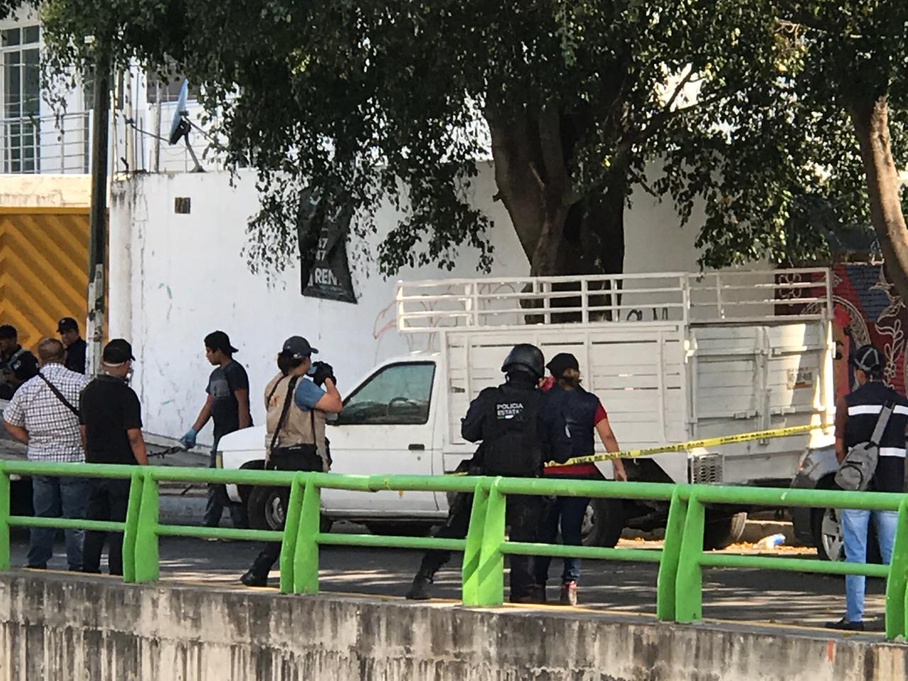 FAMILIARES RECLAMAN 8 CUERPOS ABANDONADOS EN CAMIONETA EN CHILPANCINGO