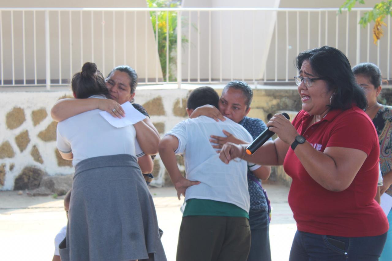 CLAUSURA ADRIANA ROMÁN TALLER DE BUEN TRATO EN LA FAMILIA A ESTUDIANTES