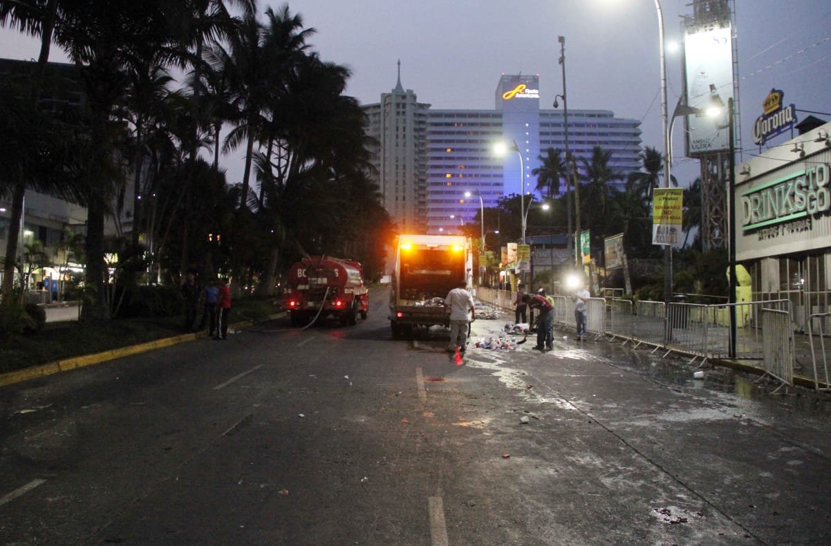 OCHO TONELADAS DE BASURA RECOLECTAN POR PRIMER DÍA DE ACAMOTO