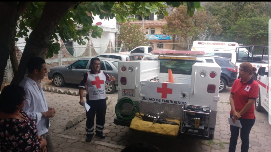 NI A LA MITAD LLEGÓ CRUZ ROJA ZIHUATANEJO