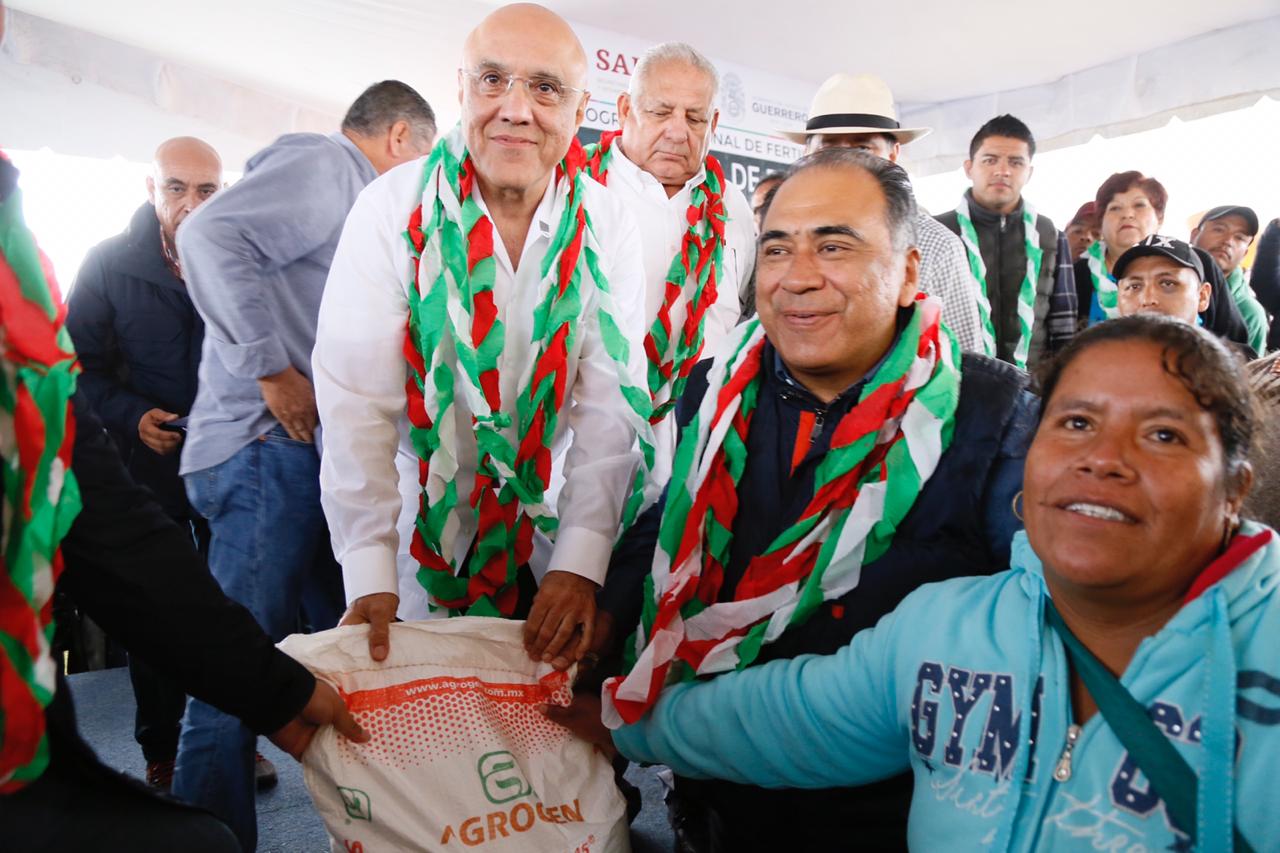 INICIA ASTUDILLO ENTREGA DE FERTILIZANTE EN LA SIERRA