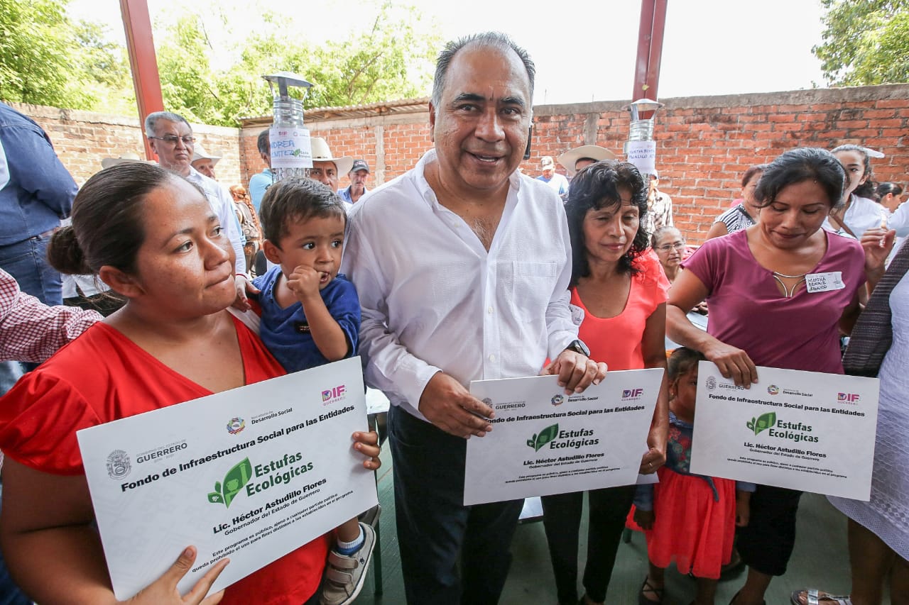 GOBERNADOR DE GUERRERO ENTREGA OBRAS EN ZIRÁNDARO